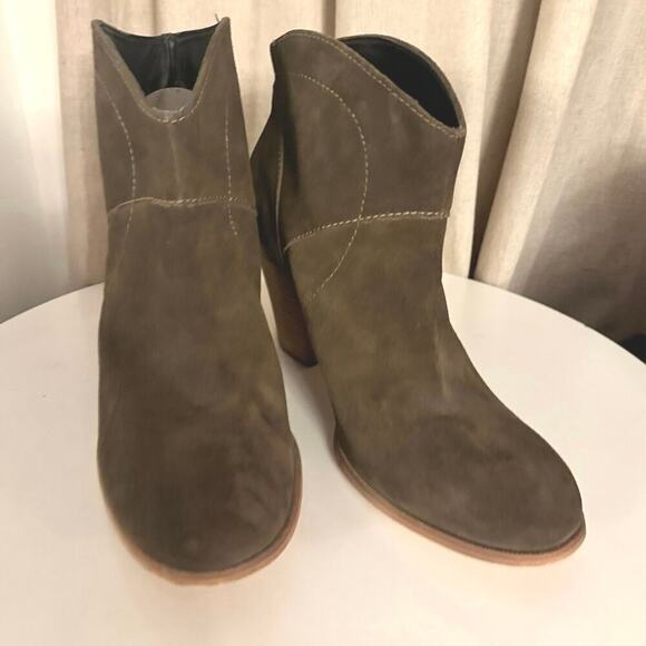 Sole Society Alba Olive Green Suede Heeled Ankle Bootie Sz. 11 Calf Suede - Picture 2 of 9